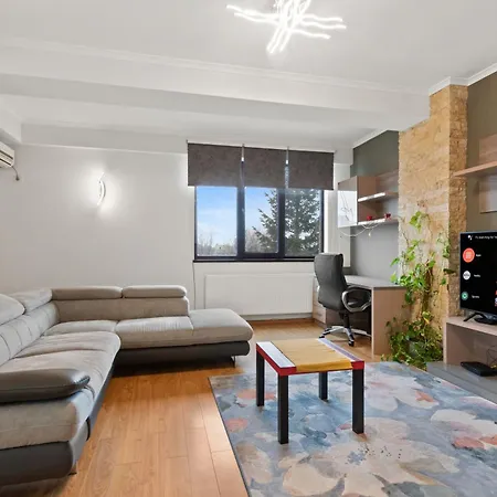 Baneasa Large And Cozy * 부쿠레슈티